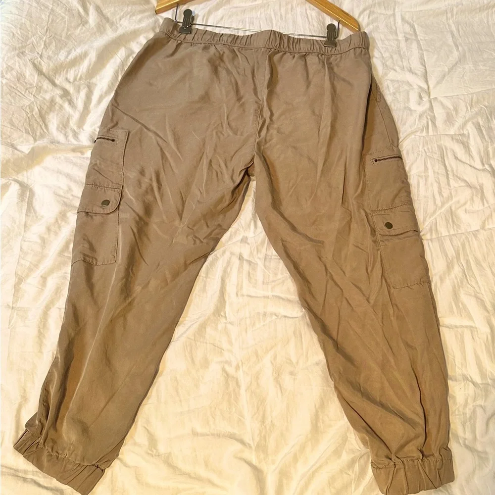 Women’s Banana Republic Factory Tencel Cargo Joggers - Picture 2 of 4